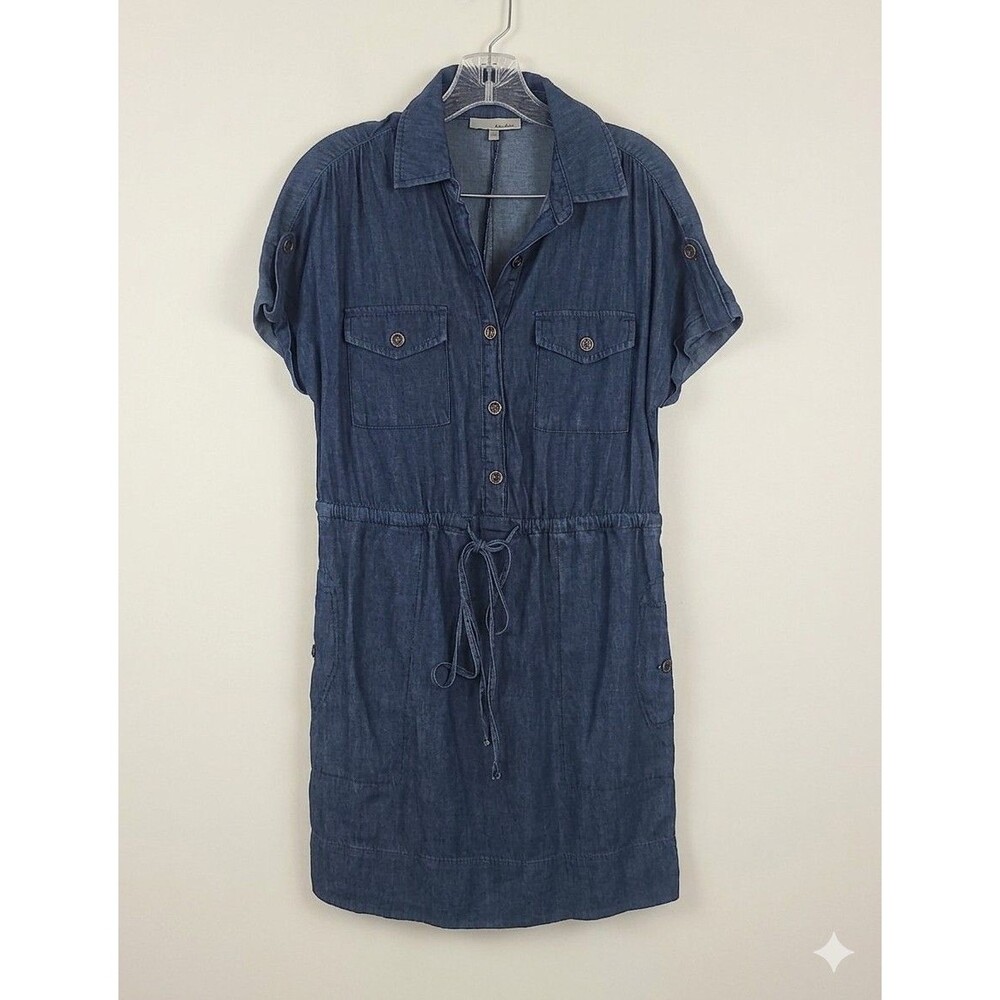 BeBop denim shirt dress with a collared neckline and front button details. Sz S